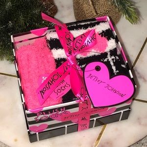 💖NWT💖 Betsey Johnson 3 Pack Plush Cozy Socks in Gift Box